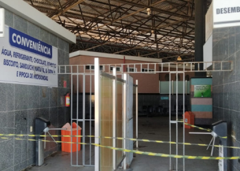 Com teto caindo, área de embarque da Rodoviária de Mossoró é interditada