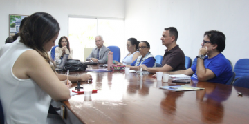 Comissão de Concurso da Uern e Idecan se reúnem para discutir edital