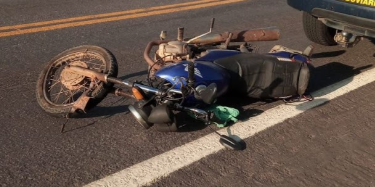 Homem morre após colidir com caminhão na BR-304