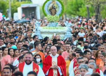 Mais de 100 mil pessoas devem participar da Procissão de Santa Luzia nesta quarta-feira (13)