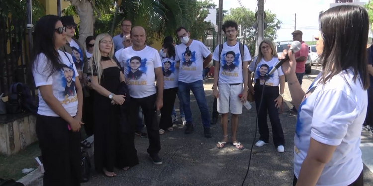 Caso Eliel: segundo dia de julgamento é marcado por protesto de amigos e familiares