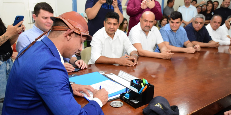 Lei de reajuste para servidores municipais de Mossoró é sancionada