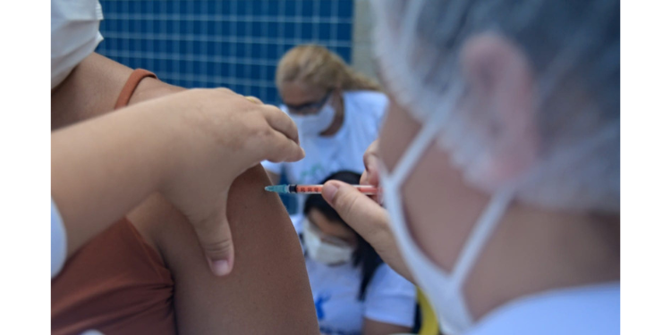 Prefeitura abre ponto extra de vacinação na Festa de Santa Luzia