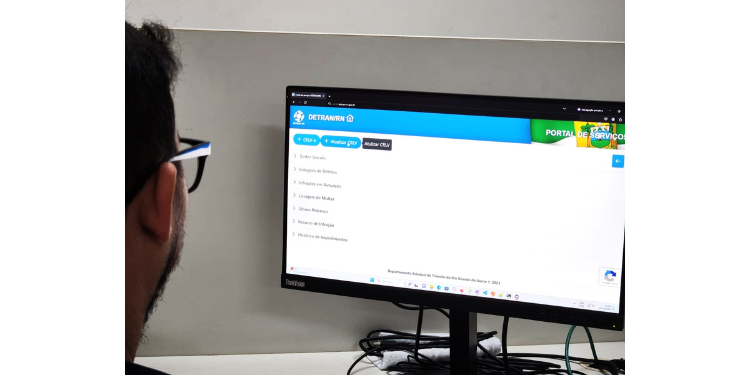 Detran implementa atualização online do licenciamento veicular