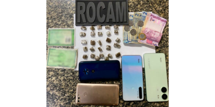 Polícia apreende drogas e conduz três suspeitos para delegacia de Mossoró 