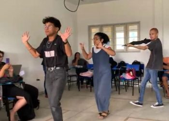 Uern realiza desfile de moda para falar sobre a história do cinema