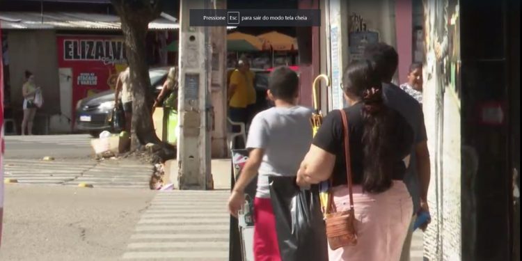 Saiba horário de funcionamento do comércio e bancos no feriado