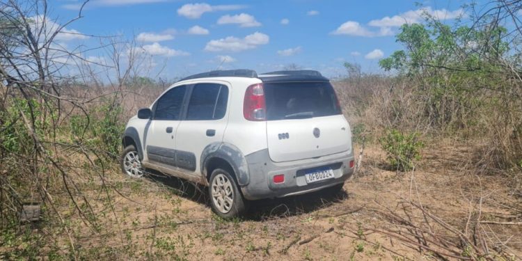 Carro usado em ataque a tiros no Bairro Dom Jaime Câmara é localizado