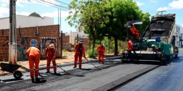 Prefeitura de Mossoró começa recapeamento asfáltico na avenida Rio Branco entre a Augusto Severo e Prudente de Morais
