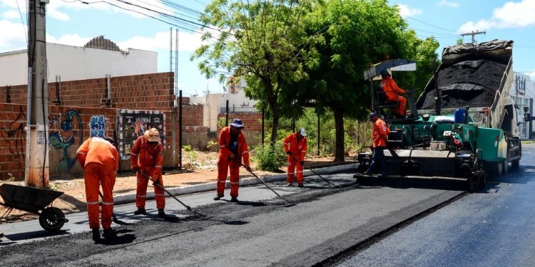 Prefeitura de Mossoró começa recapeamento asfáltico na avenida Rio Branco entre a Augusto Severo e Prudente de Morais
