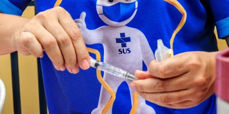 Nova estratégia de vacinação contra Covid-19 contempla crianças e grupos de risco