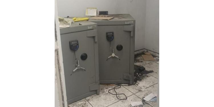 Criminosos invadem agência bancária e arrombam cofre em Martins