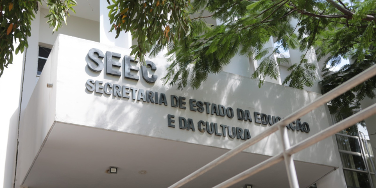 Secretaria de Educação abre edital de contratação de profissionais para programa Mulheres Mil