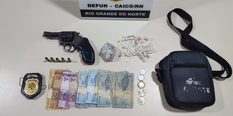 Jovem é preso por porte ilegal de armas e tráfico de drogas em Caicó