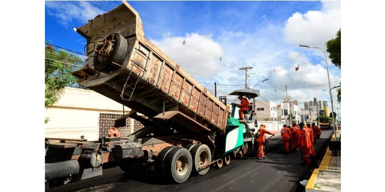 Obra de recapeamento asfáltico na avenida Rio Branco está em fase de conclusão