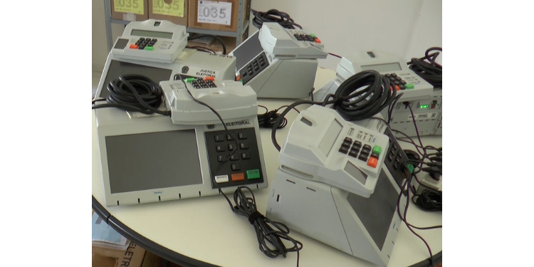 Pesquisas eleitorais precisam ser regulamentadas pelo TSE, informa advogado