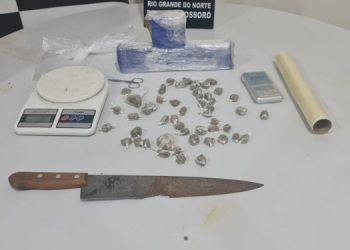 Polícia apreende drogas durante operação no Bairro Dom Jaime Câmara em Mossoró
