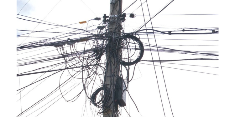 Cosern alerta para colisões em postes e prejuízos na rede elétrica