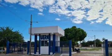Uern lança editais de Concurso Público para professores e técnicos-administrativos