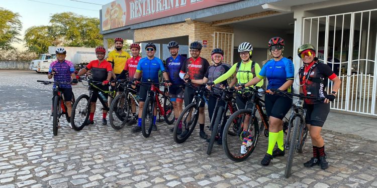 Ciclistas pedem respeito no trânsito em mobilização nesta quarta-feira (10)