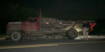 Homem morre após carga tombar na BR-304 em Itajá