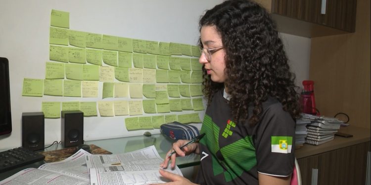 “Essa preparação não é de repente”: estudante de Mossoró pontua 958,6 em matemática no Enem 2023