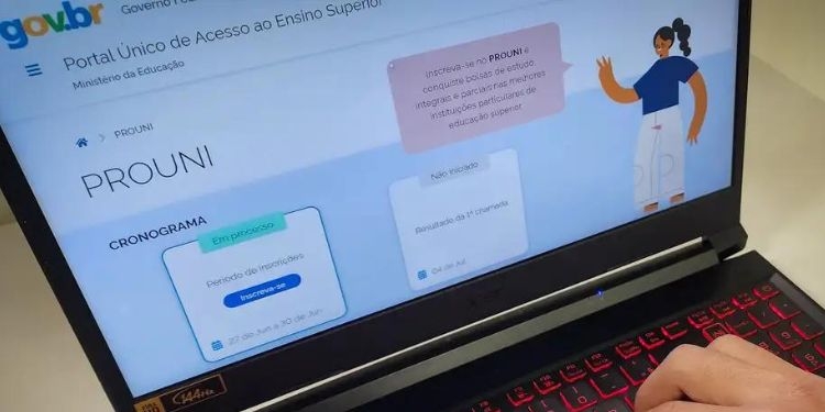 Prazo para comprovar dados do Prouni termina nesta terça (20)