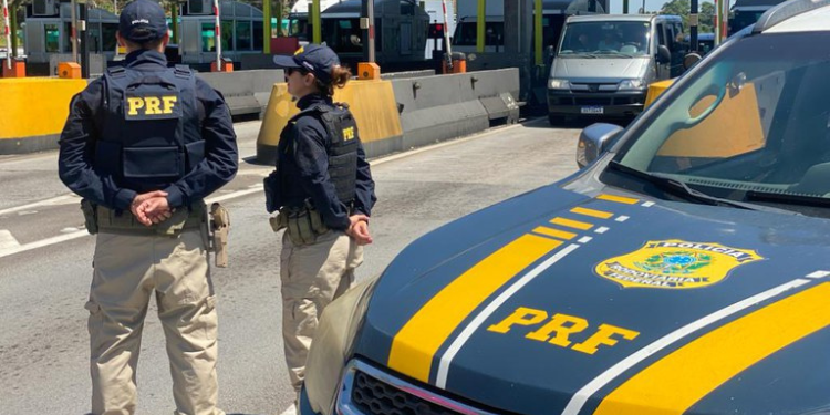 PRF RN flagra mais de 300 motoristas dirigindo com excesso de velocidade no primeiro dia de Carnaval