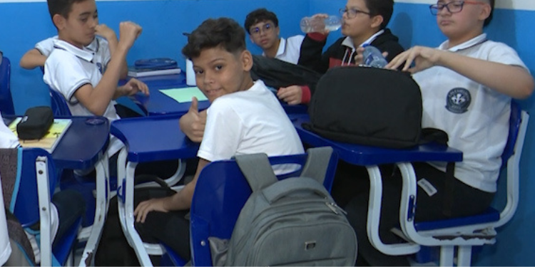 Recomeço: após tratamento de leucemia, menino volta à escola em Mossoró