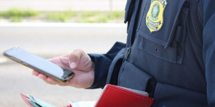 PRF alerta sobre golpe com infrações e multas falsas