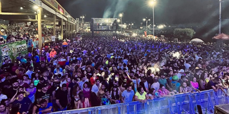Murilo Huff encerra programação do Carnaval de Apodi 2024