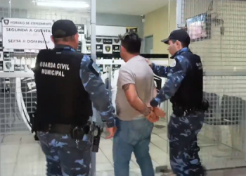 Homem é preso após atirar contra viatura de agentes municipais de Mossoró