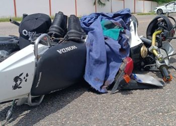 Colisão de carro e moto deixa homem ferido em Mossoró