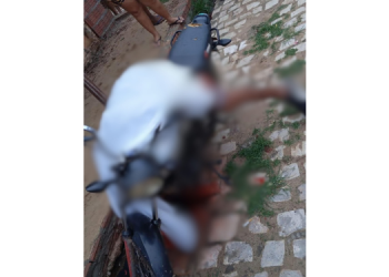 Homem é morto a tiros quando saía de bar em Pendências