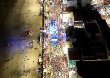 Veja as principais festas de Carnaval da região neste domingo (11)