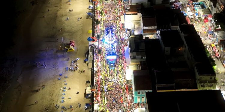 Veja as principais festas de Carnaval da região neste domingo (11)