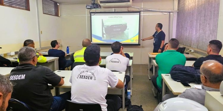 Escola de Trânsito do Detran RN abre inscrições para curso de motofrete e mototáxi