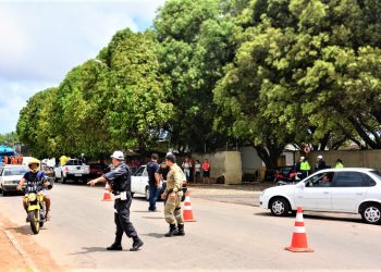 Detran RN alerta que 310 mil veículos devem quitar o licenciamento nesta semana