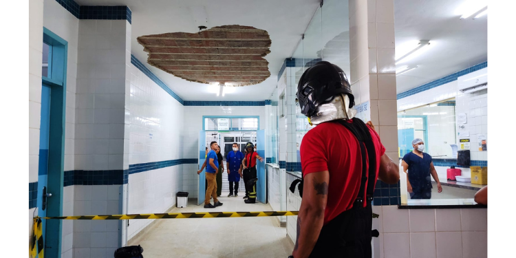 Parte do forro da UPA do Belo Horizonte em Mossoró desaba