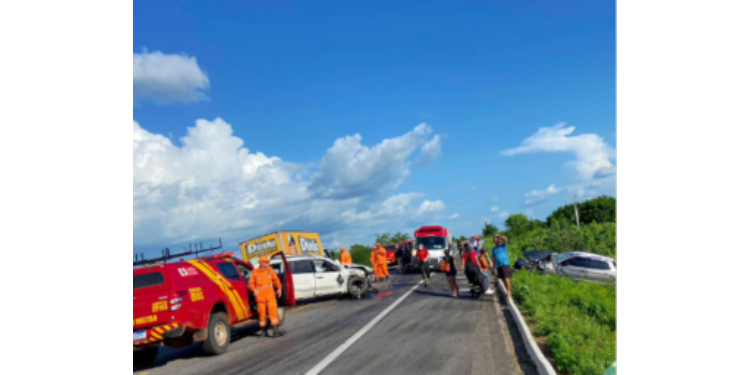 Acidente de trânsito deixa seis pessoas feridas na BR-304 em Mossoró