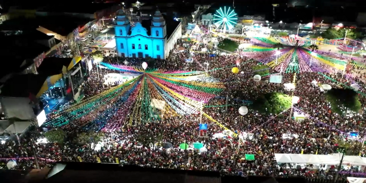 São João de Assú terá Léo Santana e Wesley Safadão; veja programação completa