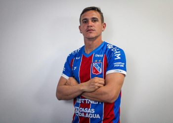 Baraúnas anuncia contratação do volante Léo Garcia