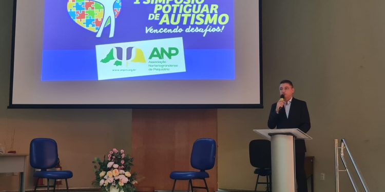 Autismo é discutido em Mossoró com participação de profissionais da Saúde e Educação