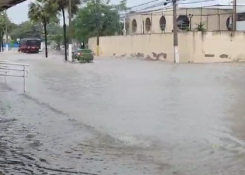 Chuva deixa ruas alagadas em Mossoró na tarde desta quinta (4)