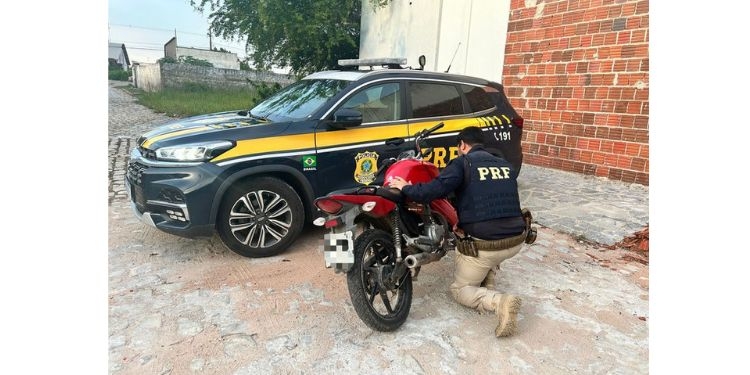PRF prende três pessoas e recupera três veículos no Rio Grande do Norte