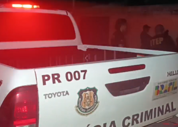 Motorista de aplicativo morre após choque elétrico ao manusear extensão danificada