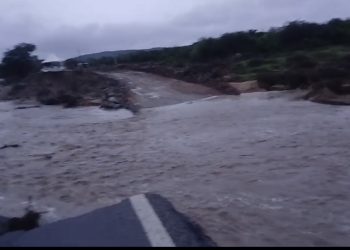 Obra do desvio é inundada com aumento do nível do rio na BR 304