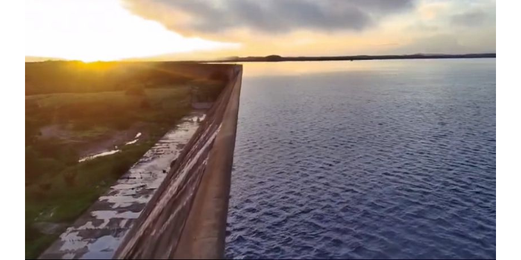 Barragem Umari está prestes a sangrar; veja vídeo