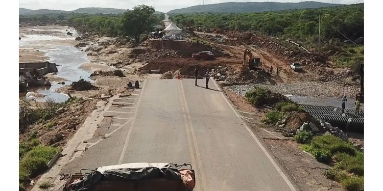 Rompimento da ponte na BR-304 completa um mês