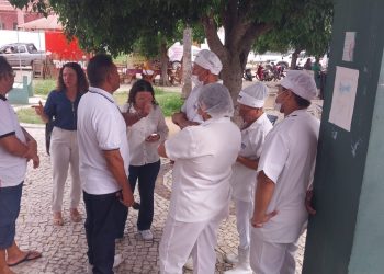 Trabalhadores da JMT Service fazem protesto em frente ao Tarcísio Maia